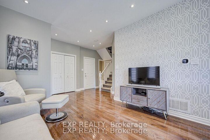 Photo de la propriété:  292 Sheridan Court  ON L3Y 8P9 