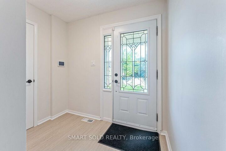 Property Photo:  853 Apple Gate Court  ON L5C 4L8 