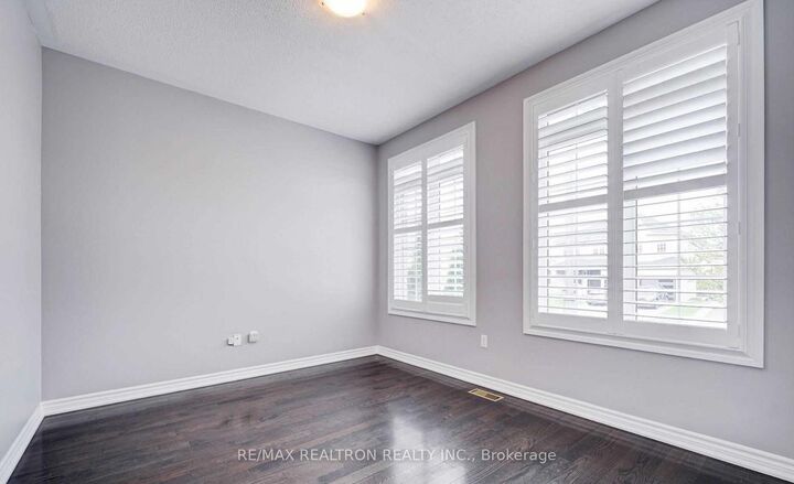 Property Photo:  18 Horsley Court  ON L4G 0H7 