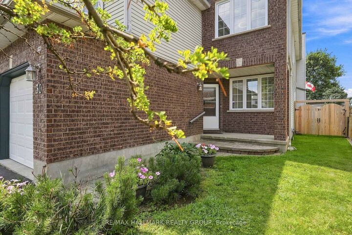 Property Photo:  30 Rowe Drive  ON K2L 3Y3 