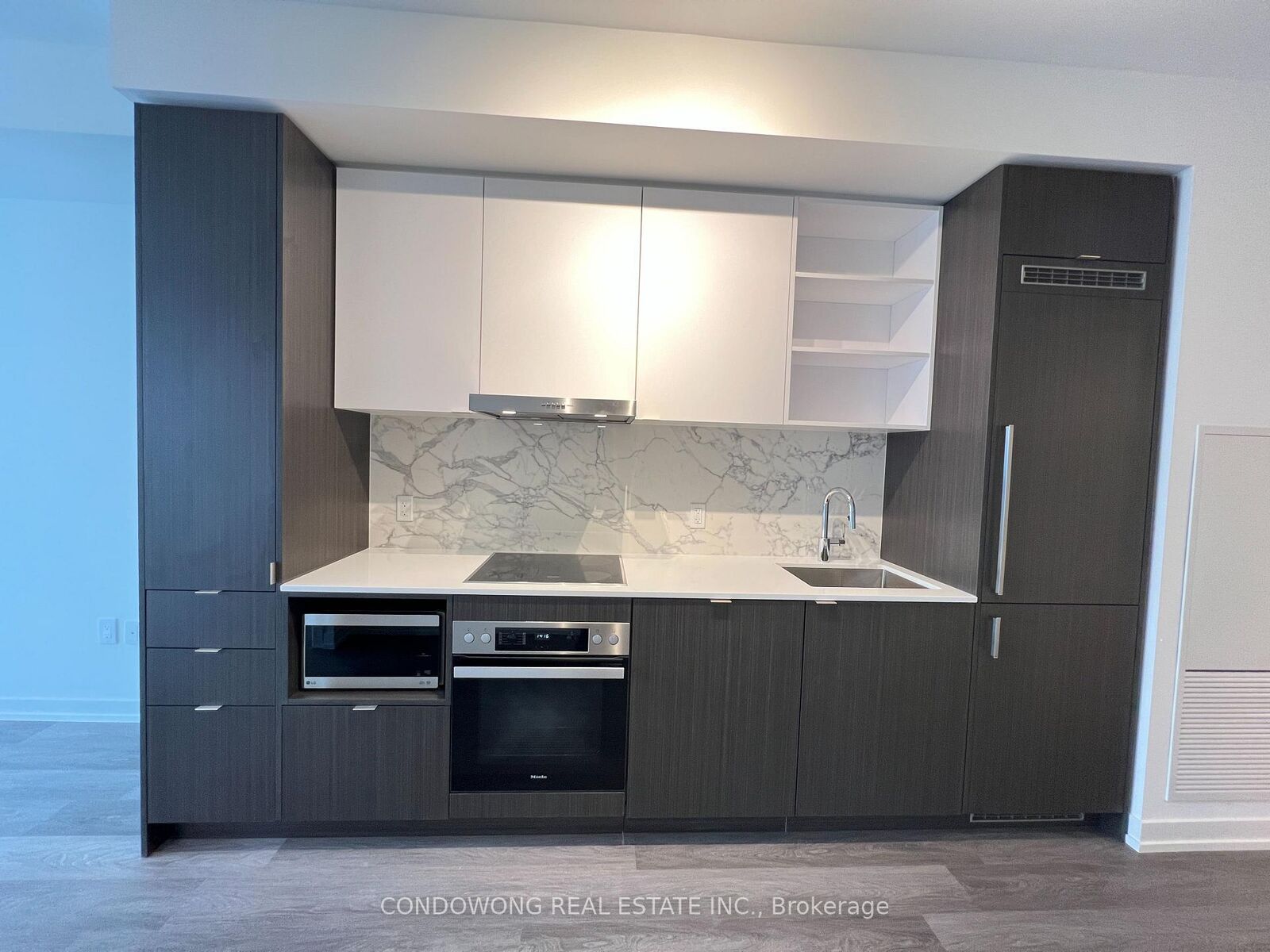 Property Photo:  55 Cooper Street 7510  ON M5E 0G1 