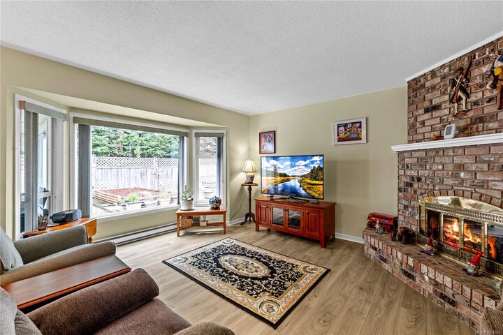 Property Photo: 834 Redonda Pl BC V9K 1R4