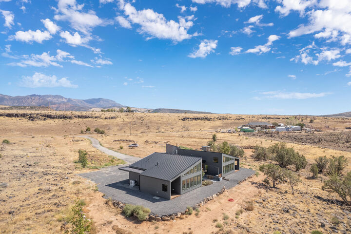 Property Photo:  459 N 610 W  UT 84782 