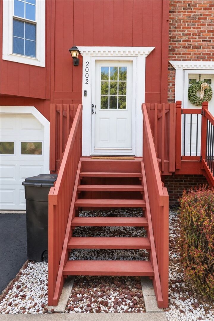 Property Photo:  2002 Timber Trl  PA 15126 