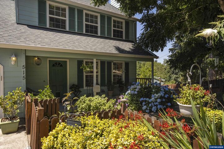 Property Photo:  515 SE Palmer Ln  OR 97114 