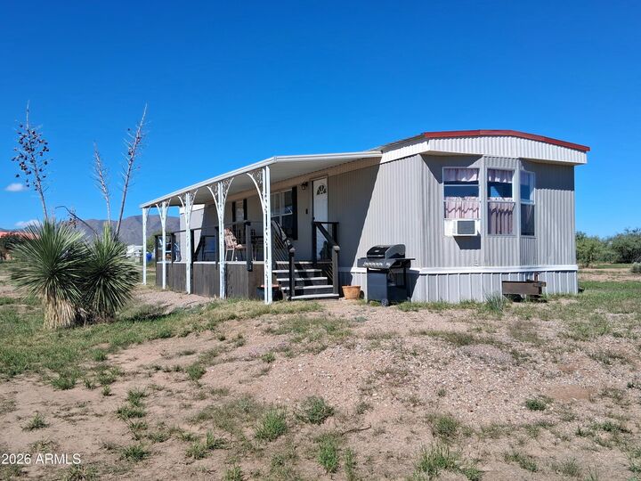 Property Photo: 1744 N Quarter Horse Road AZ 85606