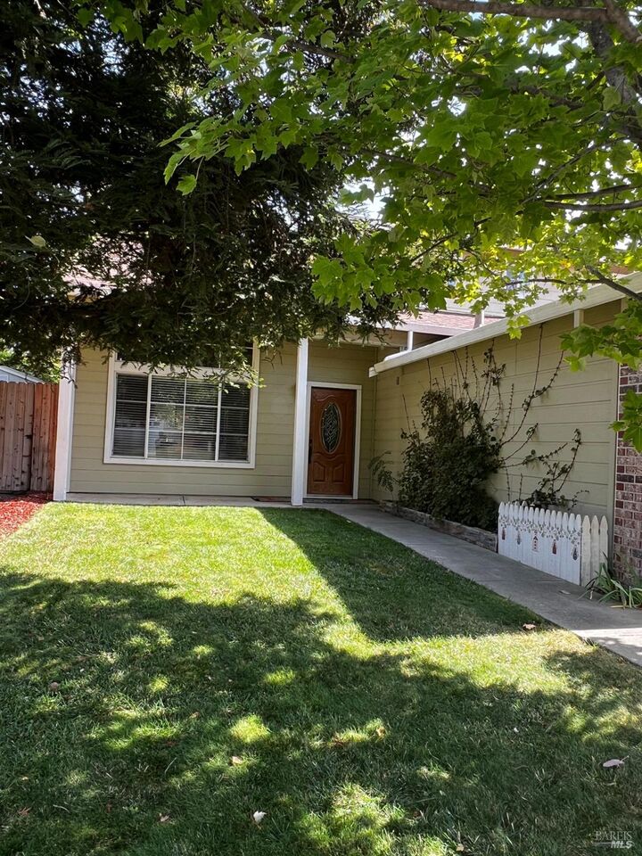 Property Photo:  1025 Cinnabar Way  CA 95687 