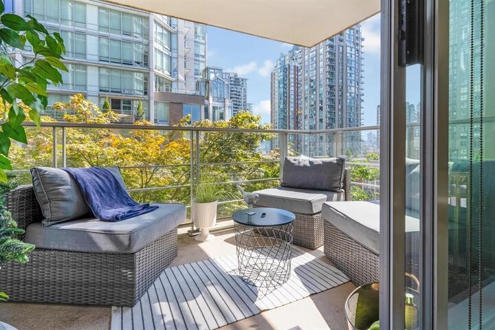 Property Photo:  565 Smithe Street 701  BC V6B 0E4 