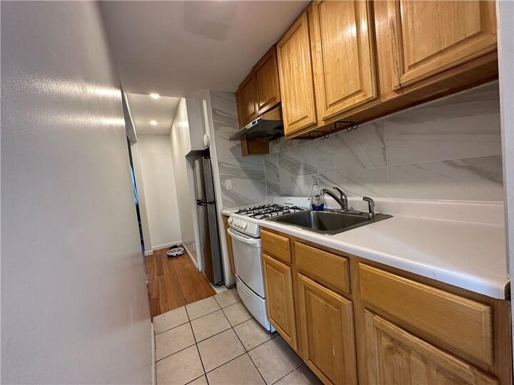 Property Photo:  200A 31st Street 1  NY 11232 