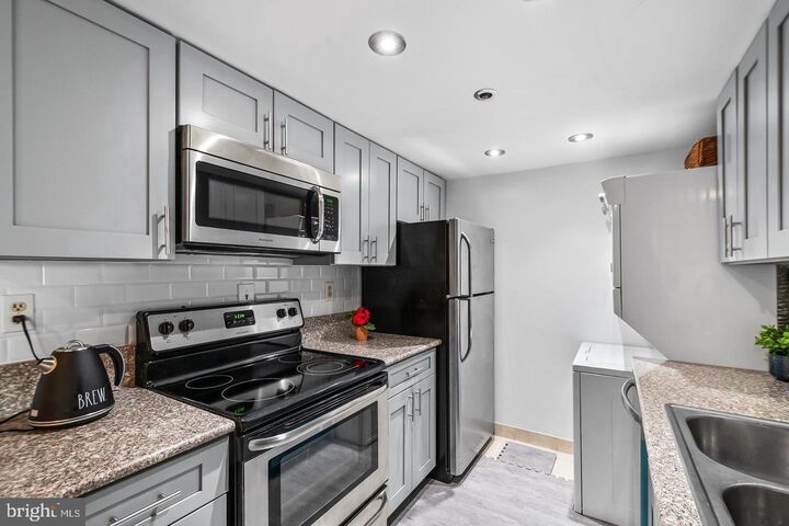 Property Photo: 5911 Edsall Road 608 VA 22304