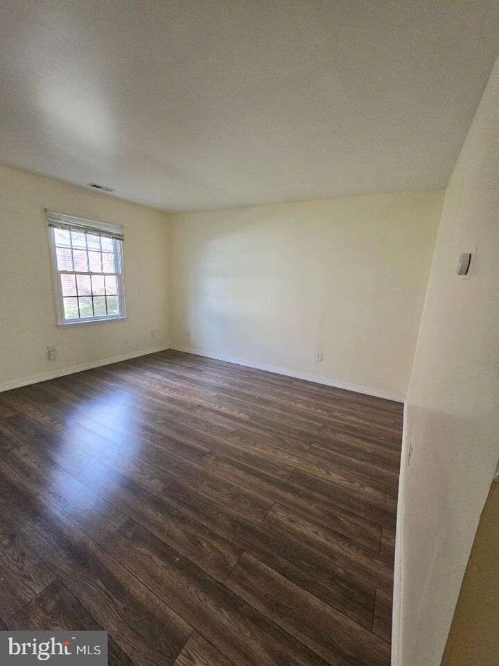 Property Photo:  102 Royal Court Lane N 102  NJ 08103 