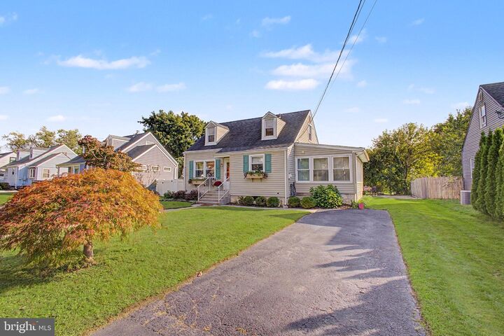 Property Photo:  39 Waldron Road  NJ 08501 