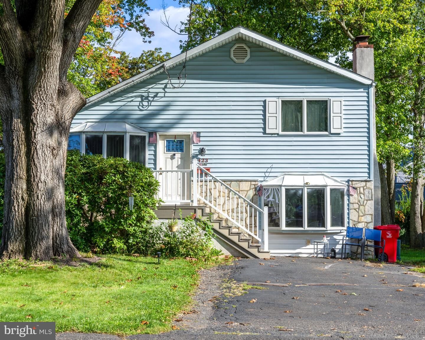Property Photo: 423 Sunnemeade Avenue PA 18974