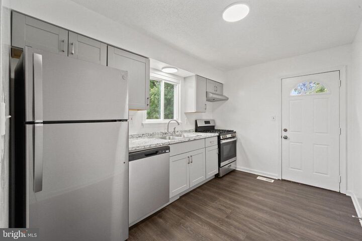 Property Photo: 1204 Indo Place MD 20785
