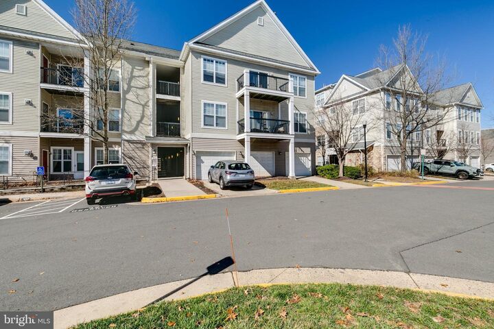 Property Photo: 5124 Brittney Elyse Circle C VA 20120