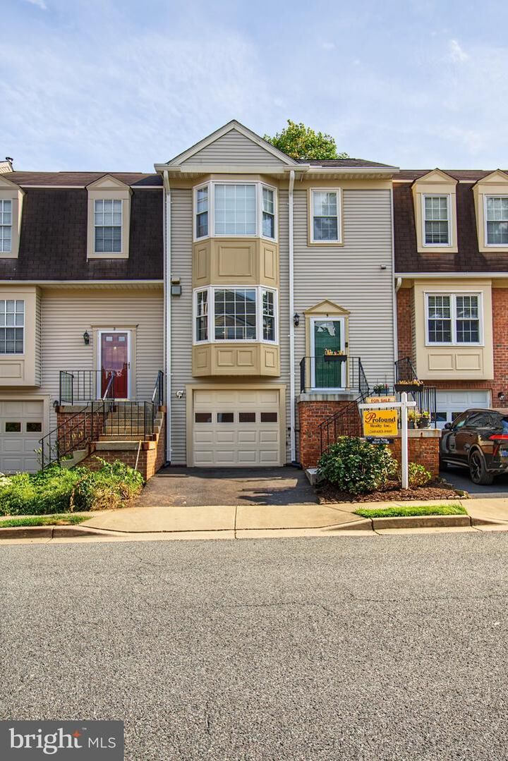 Property Photo:  5 Lazy Hollow Way  MD 20878 