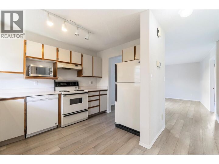 Property Photo:  600 10 Street Southwest 6  BC V1E 1J7 