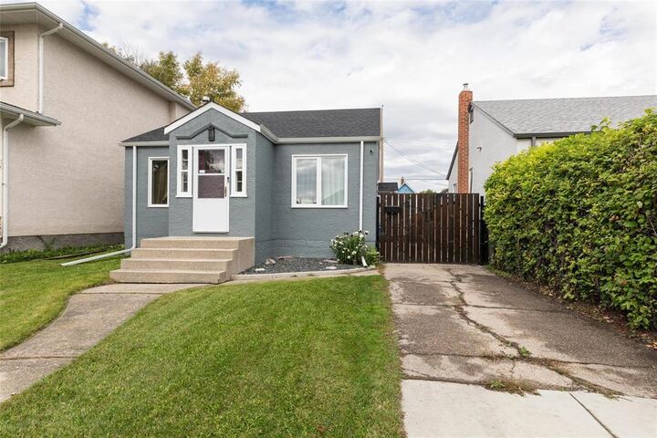 Property Photo:  367 Jamison Avenue  MB R2K 1N1 