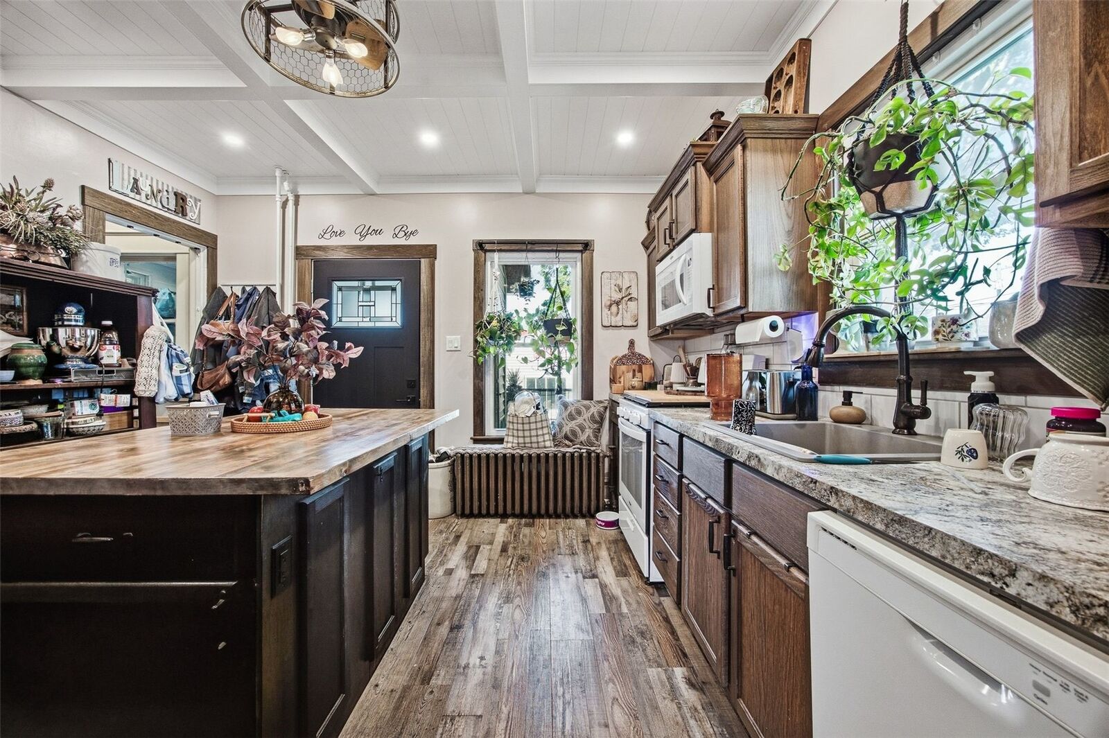 Property Photo: 1616 1st Avenue NW IA 22405