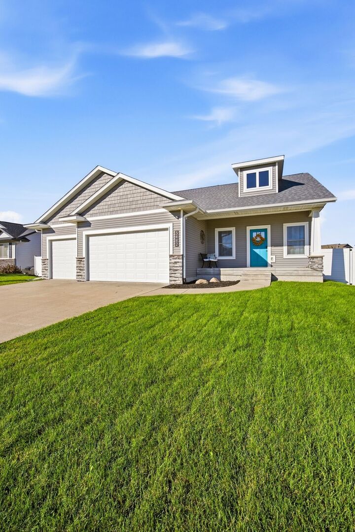 Property Photo: 3482 Hemingway St IA 52302