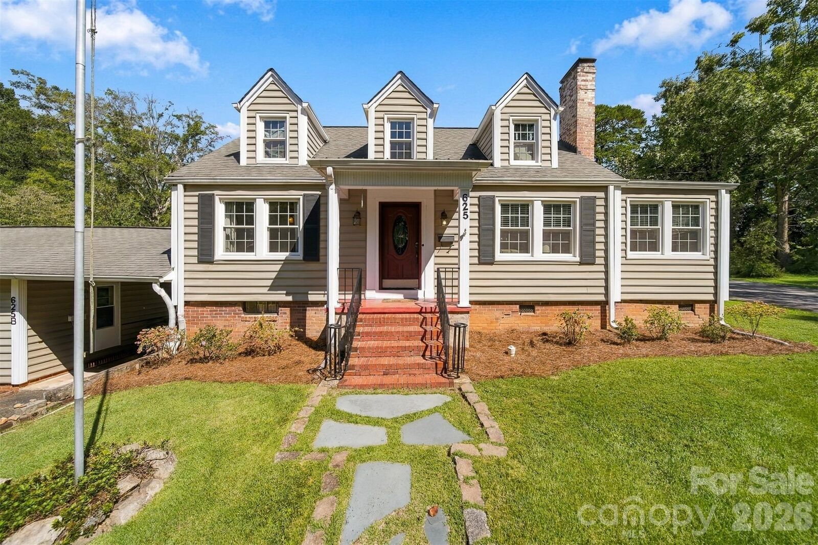 Property Photo: 625 E Park Drive NC 28092