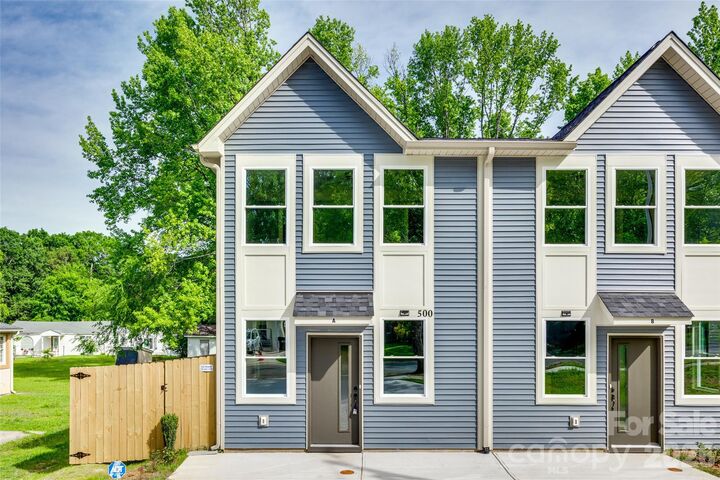 Property Photo:  500 Dawn Circle  NC 28213 