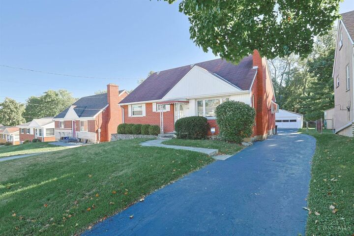 Property Photo:  1190 Thurnridge Drive  OH 45215 