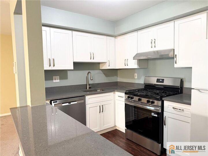 Property Photo:  112 Lowell Court 8  NJ 08540 