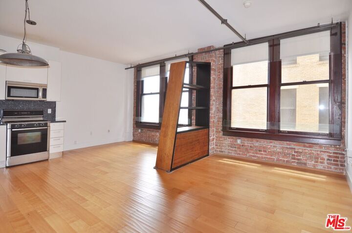 Property Photo:  460 S Spring St, Unit 908  CA 90013 