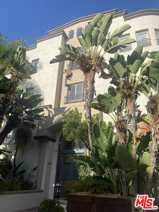 Property Photo: 1862 S Bentley Ave, Unit 101 CA 90025