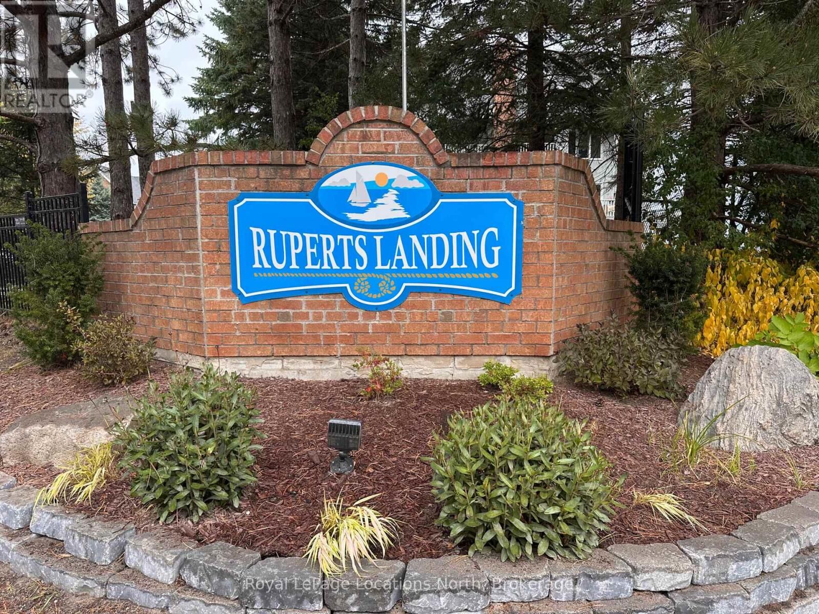 Property Photo: 4 Rambling Way 18 ON L9Y 5C6