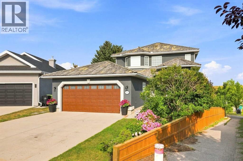 Property Photo: 122 Sceptre Close Northwest AB T3L 1Y2