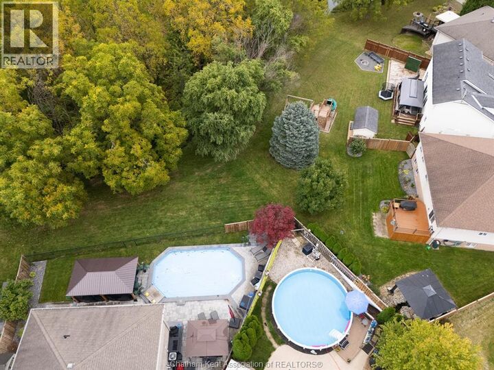 Property Photo:  20 Golodenrod Court Northeast  ON N7L 0A2 