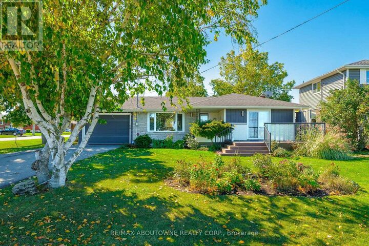 Property Photo:  71 Lakeside Drive Upper  ON L3M 2L4 