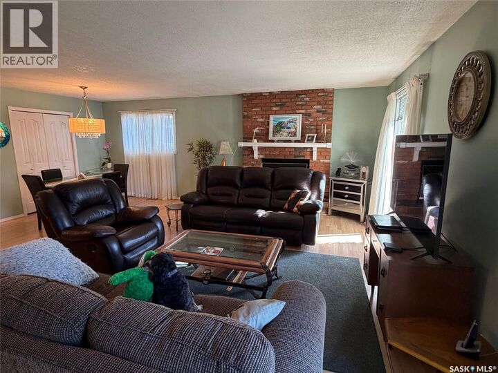 Property Photo:  422 Manning Lane  SK S7L 6J8 