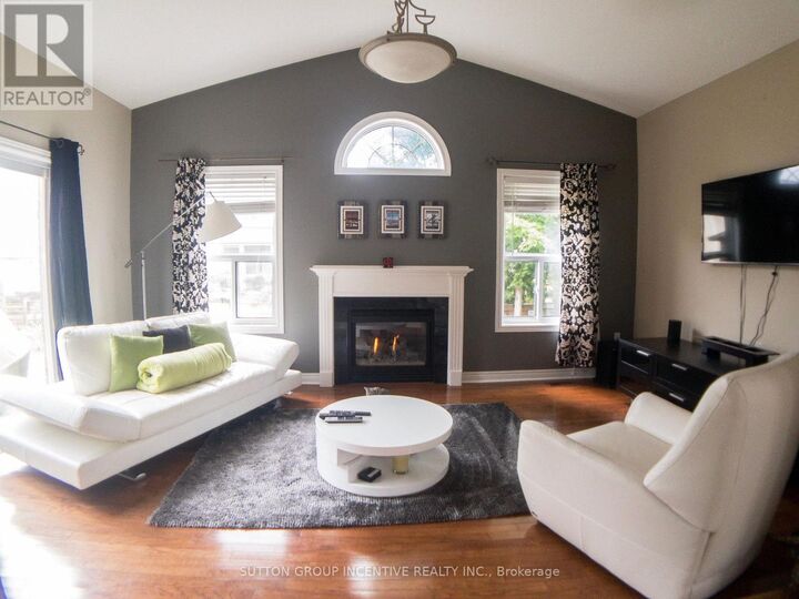 Property Photo: 4 Bluewater Trail ON L4N 0G6