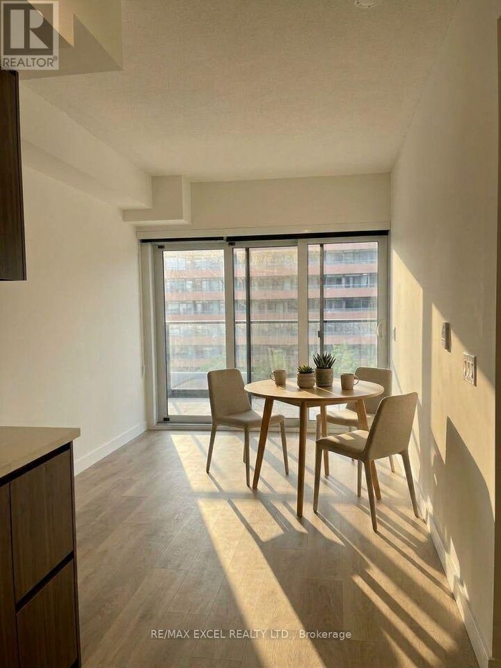 Property Photo: 3 Concord Cityplace Way 627 ON M5V 0X4