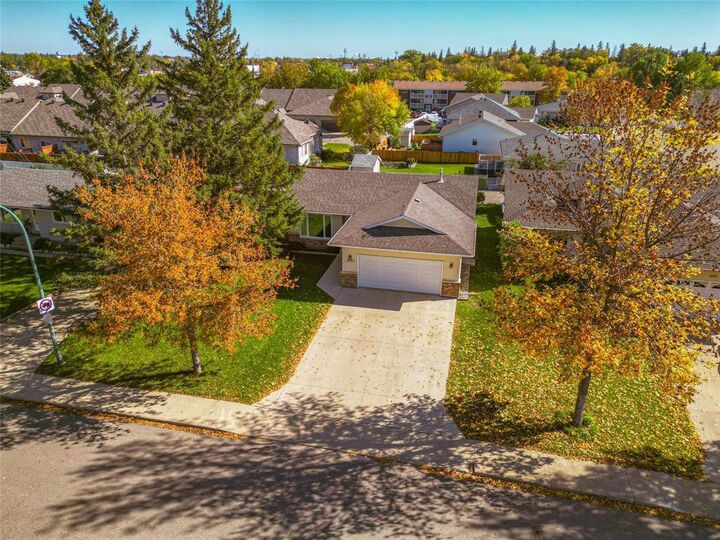 Property Photo:  1631 22nd Street  MB R2N 0M7 