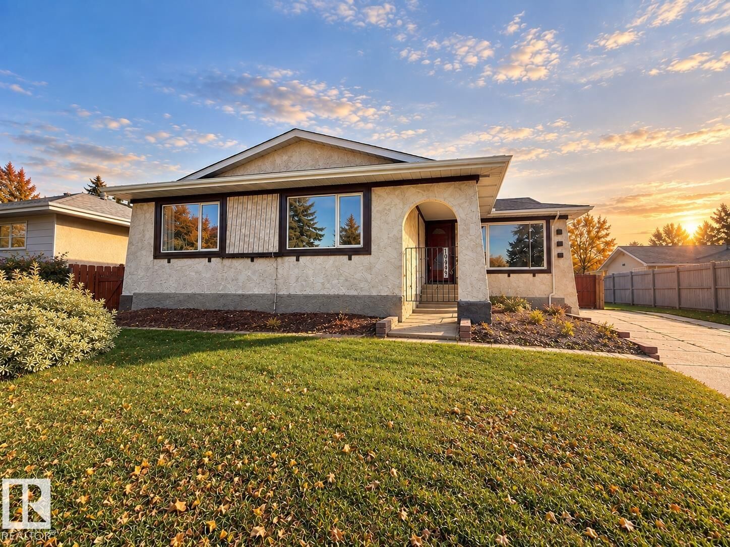 Property Photo:  10439 36A Ave NW  AB T6J 2H7 