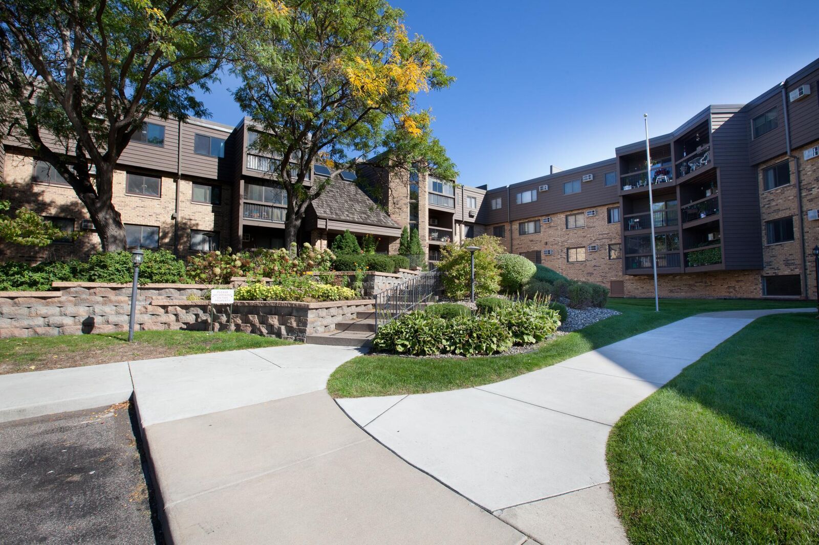 Property Photo:  999 41st Avenue NE  MN 55421 