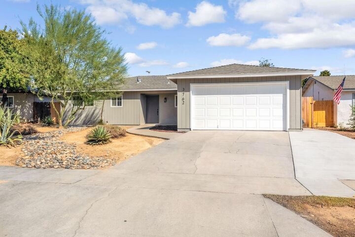 Property Photo: 3762 N Claremont Avenue CA 93727