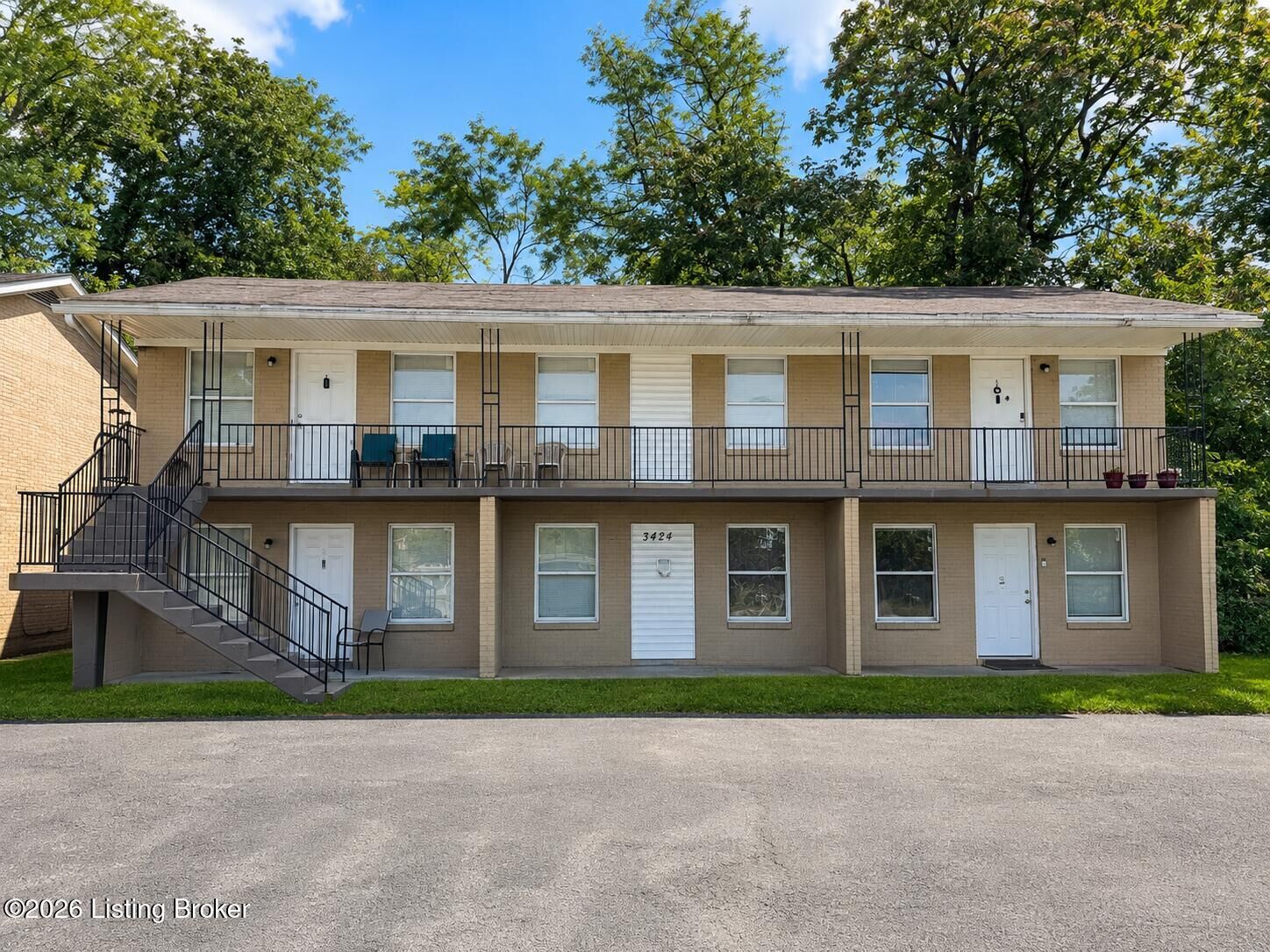 Property Photo:  3424 Shagbark Rd  KY 40216 