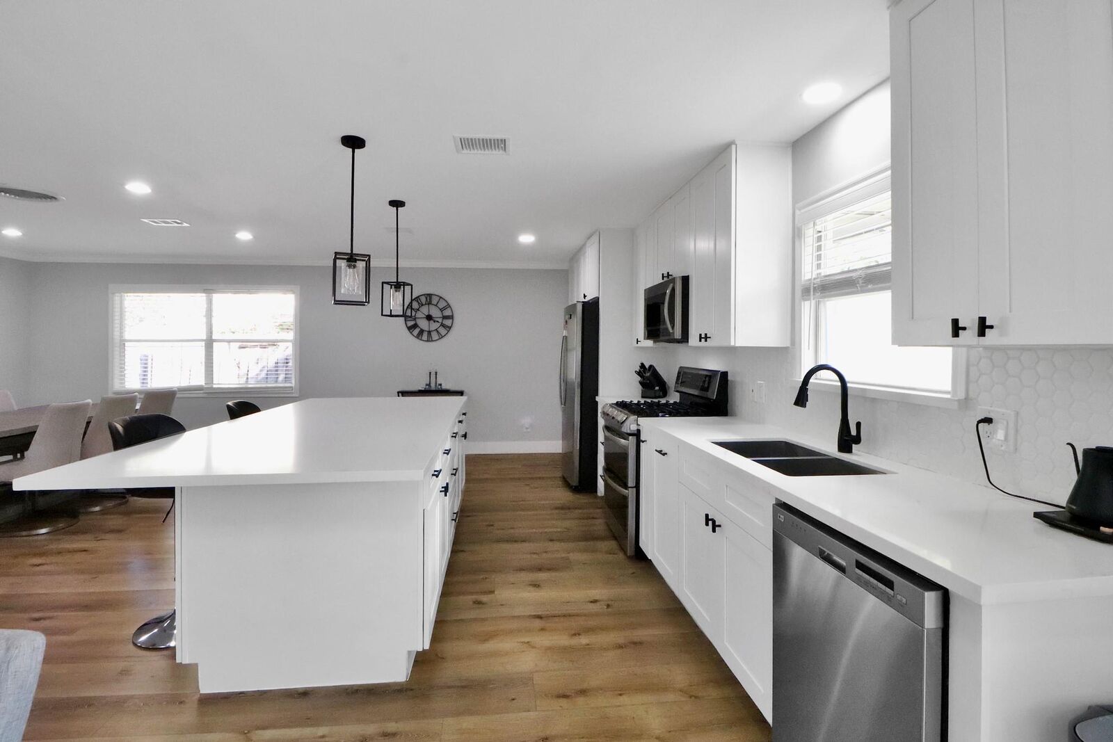 Property Photo:  6111 Shadow Crest Street  TX 77074 