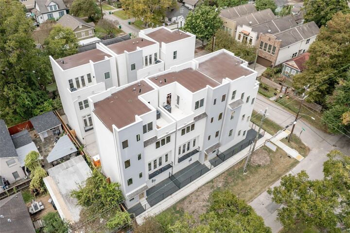Property Photo:  1005 Kern Street B  TX 77009 