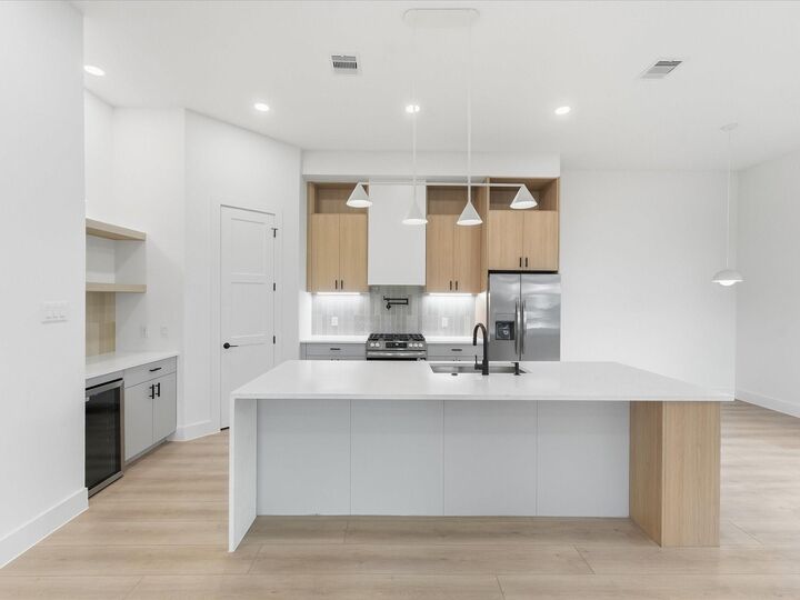 Property Photo:  1423 E 36th Street  TX 77022 