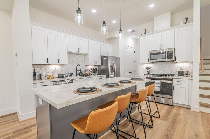 Property Photo:  3505 Ennis Street  TX 77004 