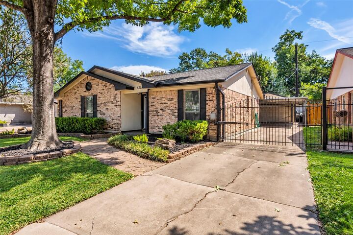 Property Photo: 5511 Hialeah Drive TX 77092
