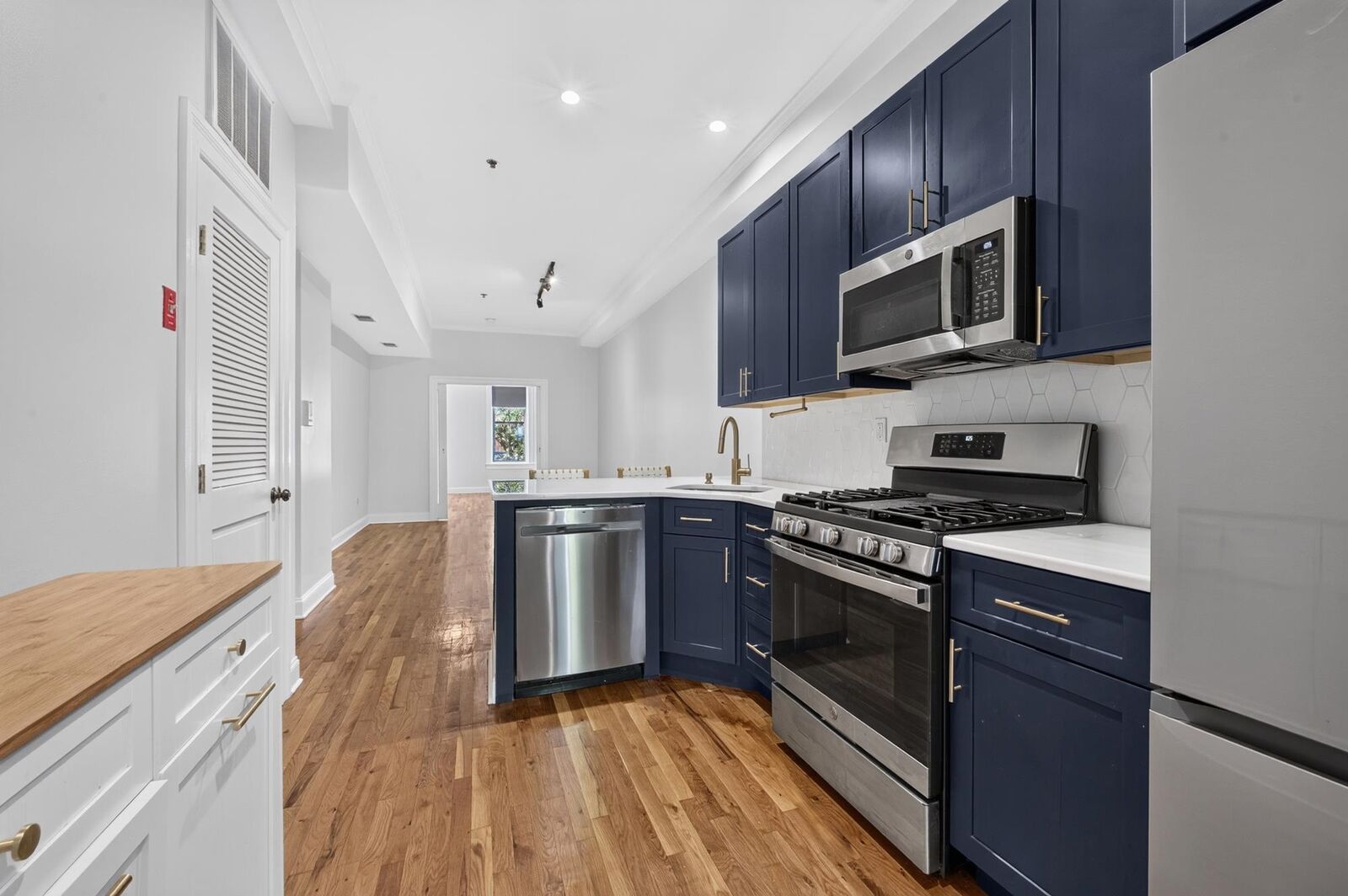 Property Photo:  1319 Washington St 1L  NJ 07030 