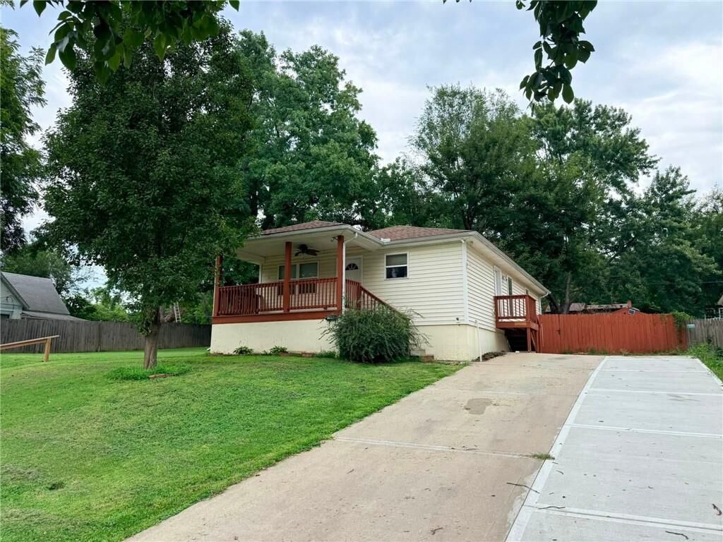 Property Photo:  109 S Crysler Avenue  MO 64505 
