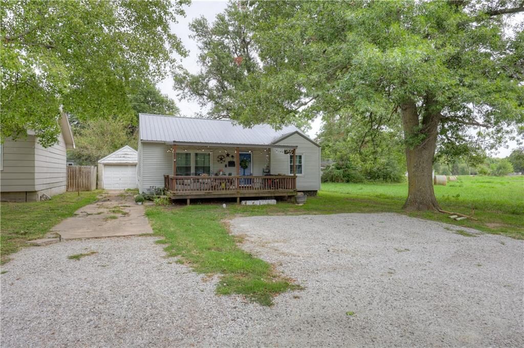 Property Photo: 516 S Vermont N/A KS 66725